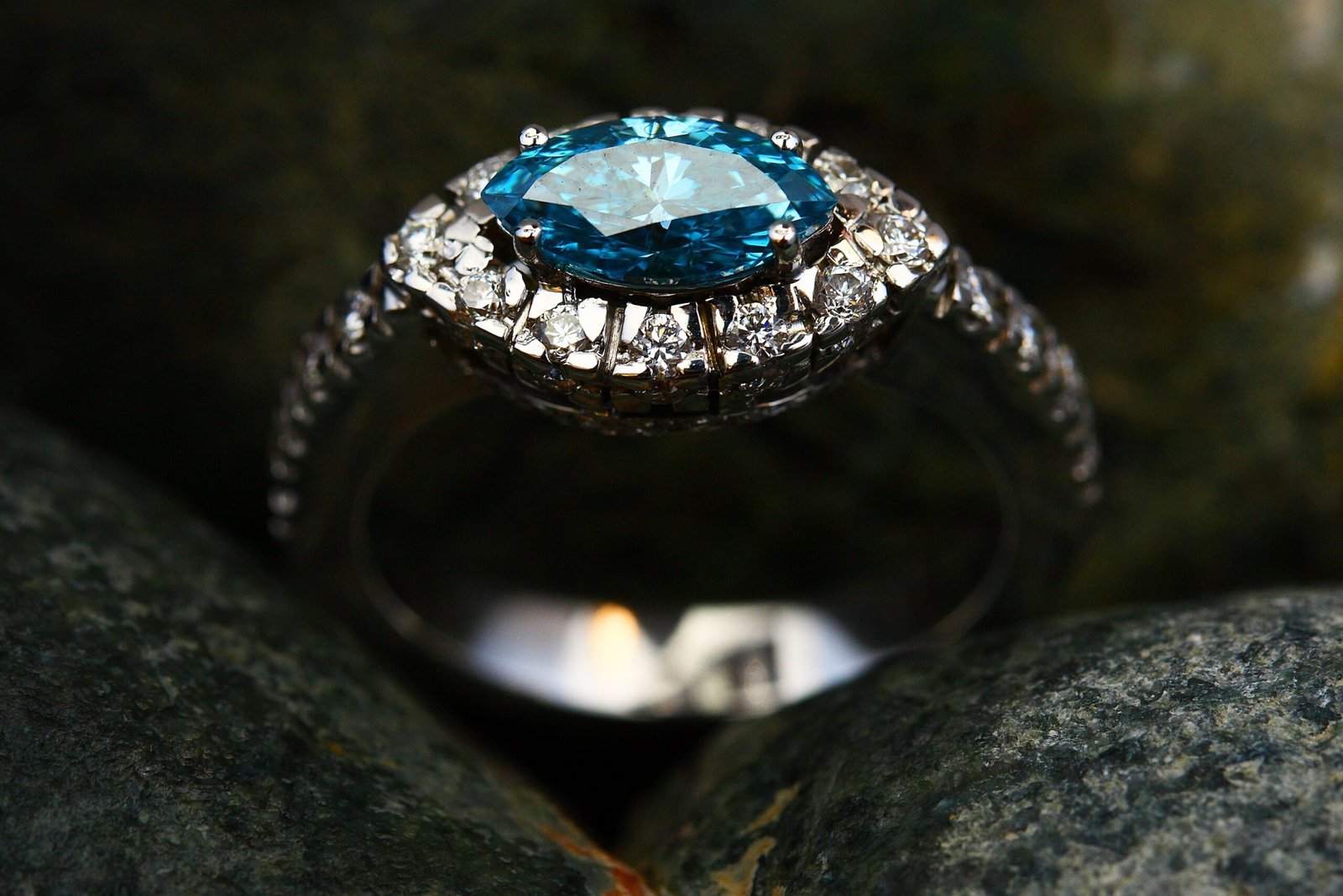 De Beers ends Lightbox Jewelry to refocus on natural diamonds and luxury heritage